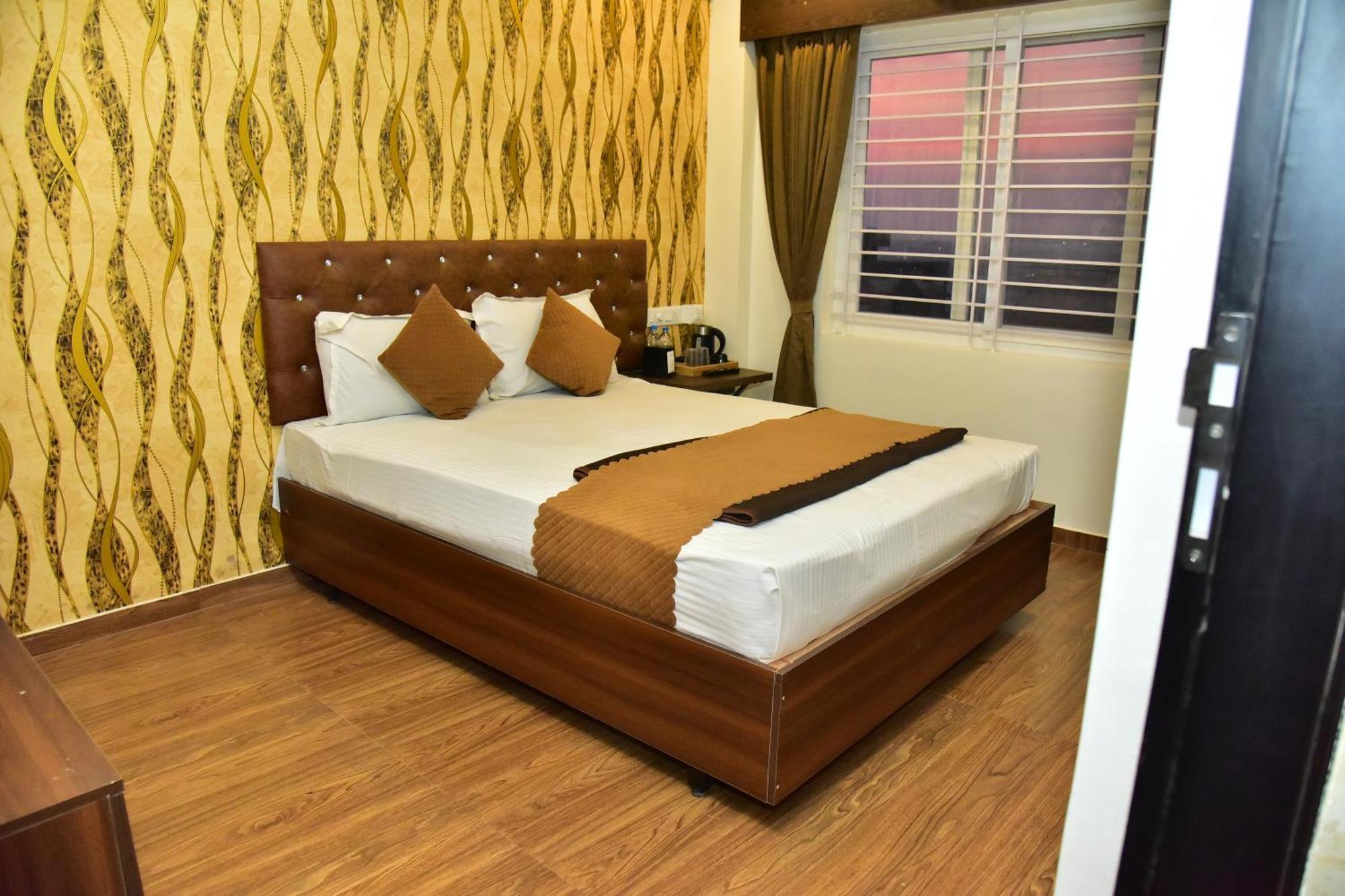 Meadows Inn Mysore Exterior photo